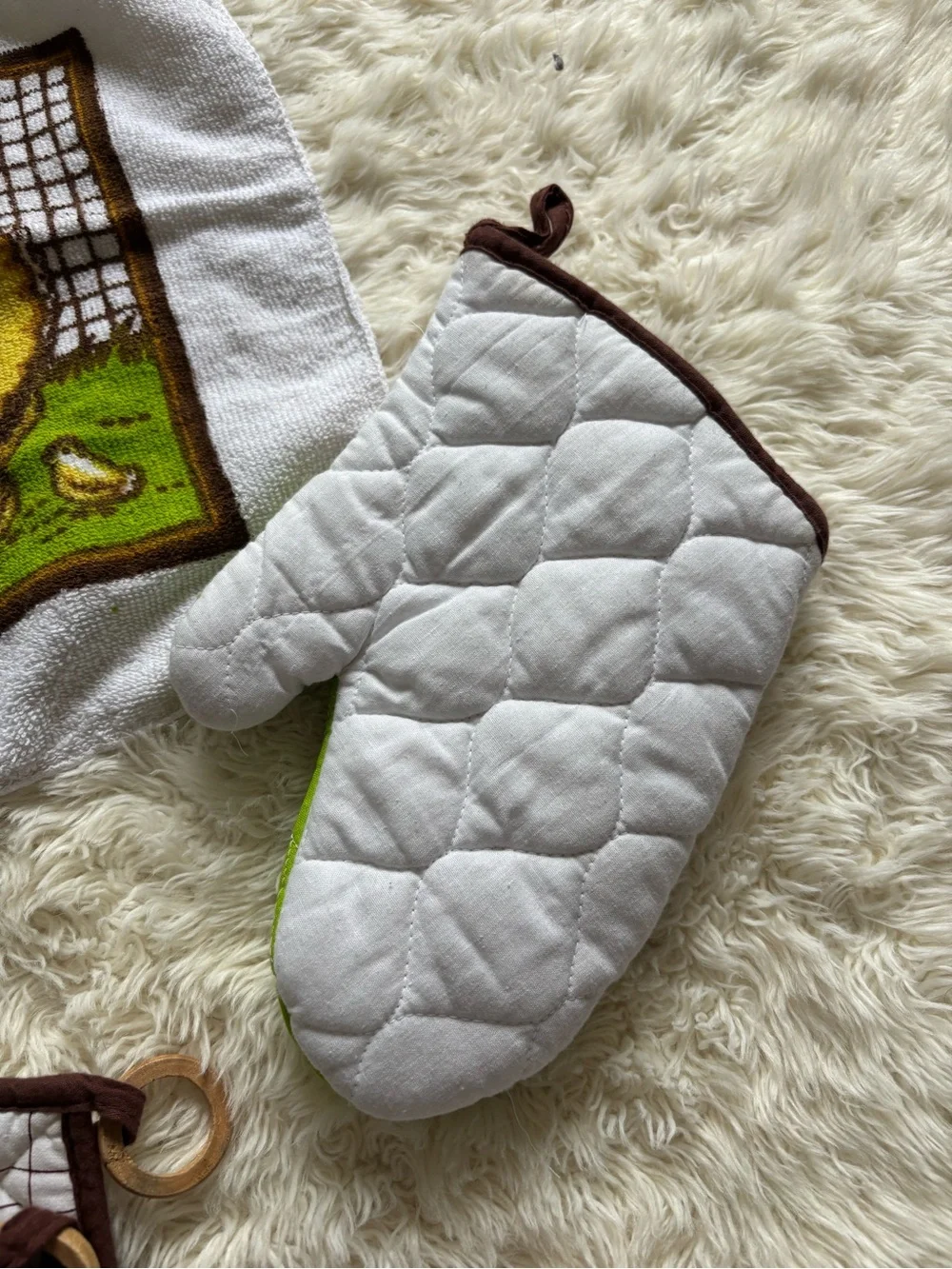 Vintage Hen Kitchen Towel, Oven Mitt & Pot Holders Set - Yellow, Green, Brown